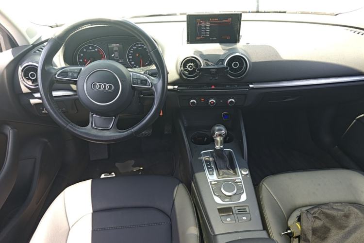 Used Audi A3 2016 Limousine 35 TFSI Prestige Edition Center Console
