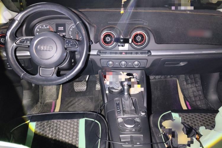 Used Audi A3 2016 Limousine 35 TFSI Prestige Edition Center Console