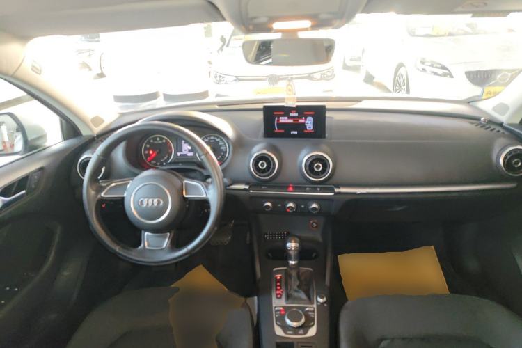 Used Audi A3 2016 Limousine 35 TFSI Ambition Edition Center Console