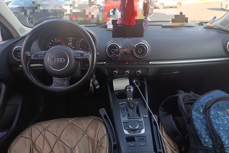 Used Audi A3 2016 Limousine 35 TFSI Ambition Edition Center Console