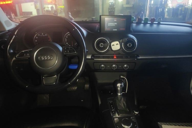 Used Audi A3 2016 Limousine 35 TFSI Prestige Edition Center Console