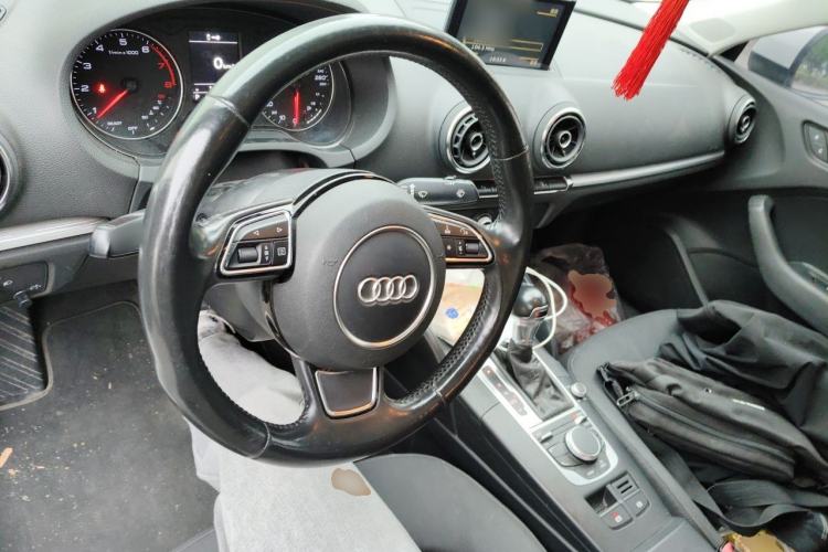 Used Audi A3 2016 Limousine 35 TFSI Prestige Edition Center Console
