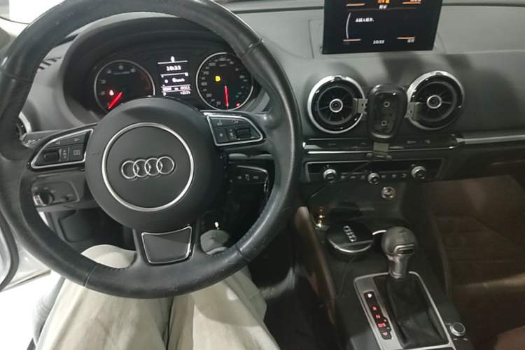 Used Audi A3 2016 Limousine 35 TFSI Style Edition Center Console