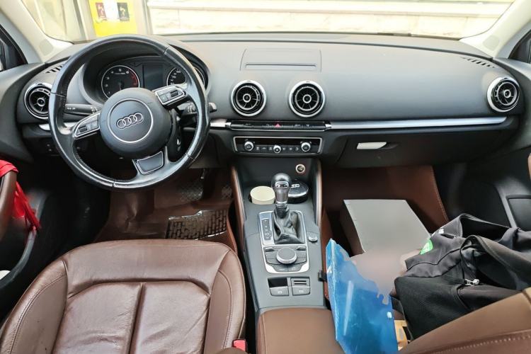Used Audi A3 2016 Limousine 35 TFSI Style Edition Center Console