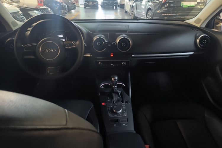 Used Audi A3 2016 Limousine 40 TFSI Style Edition Center Console