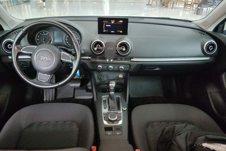 Used Audi A3 2016 Sportback 35 TFSI Ambition Edition Center Console