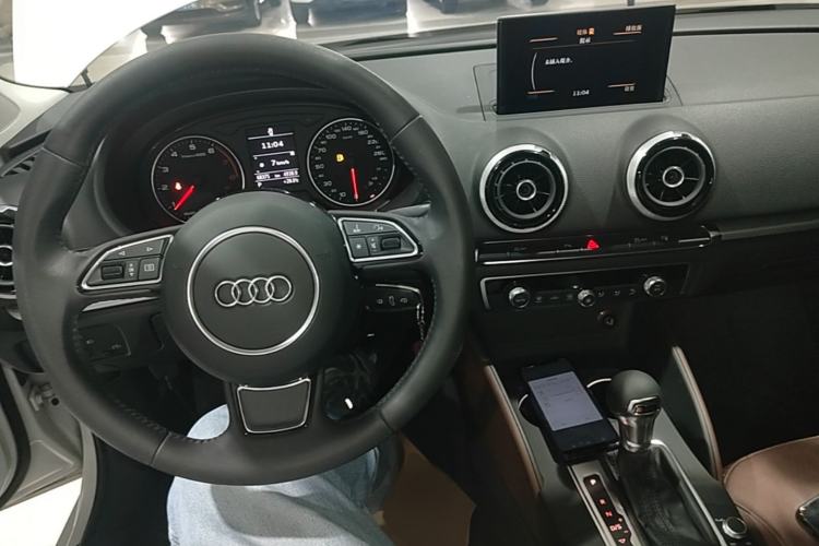 Used Audi A3 2016 Limousine 35 TFSI Style Edition Center Console