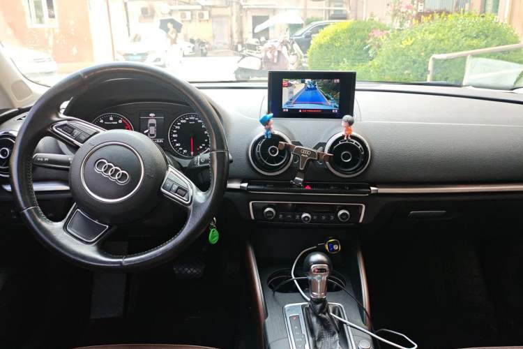 Used Audi A3 2016 Limousine 35 TFSI Style Edition Center Console