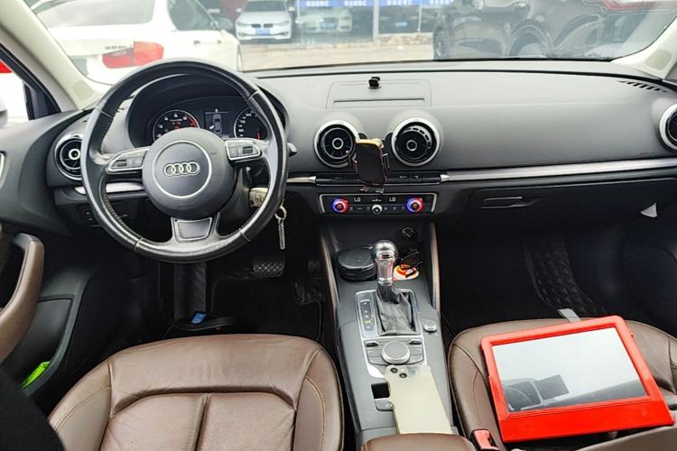 Used Audi A3 2016 Limousine 35 TFSI Style Edition Center Console