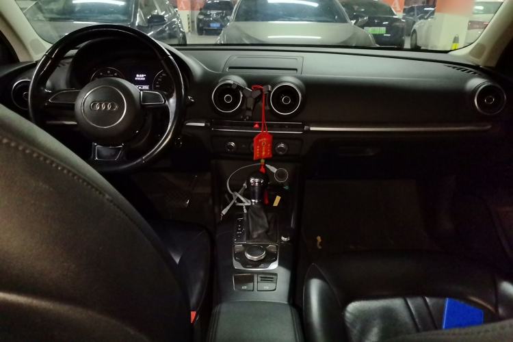 Used Audi A3 2016 Limousine 35 TFSI Ambition Edition Center Console