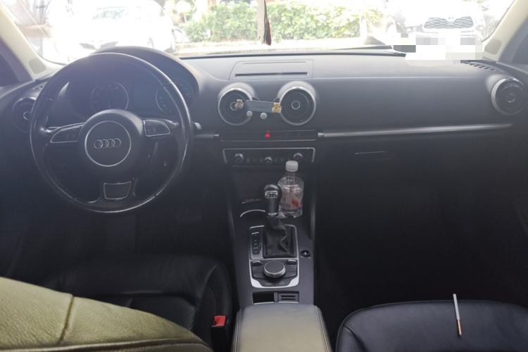 Used Audi A3 2016 Limousine 35 TFSI Style Edition Center Console