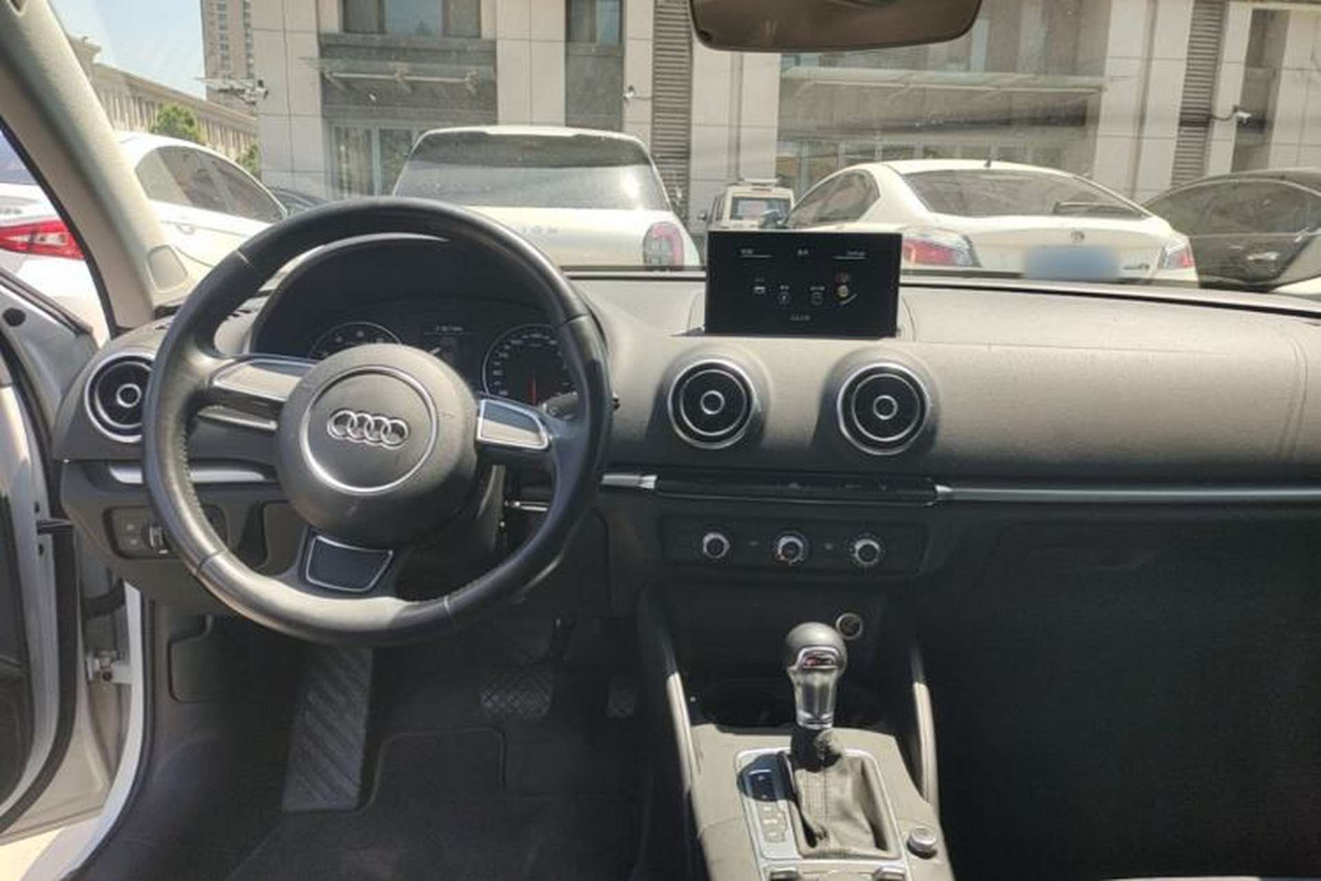 Used Audi A3 2016 Limousine 35 TFSI Ambition Edition Center Console