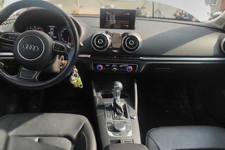 Used Audi A3 2016 Sportback 35 TFSI Style Edition Center Console