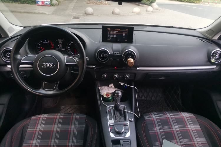 Used Audi A3 2016 Sportback 35 TFSI Ambition Edition Center Console