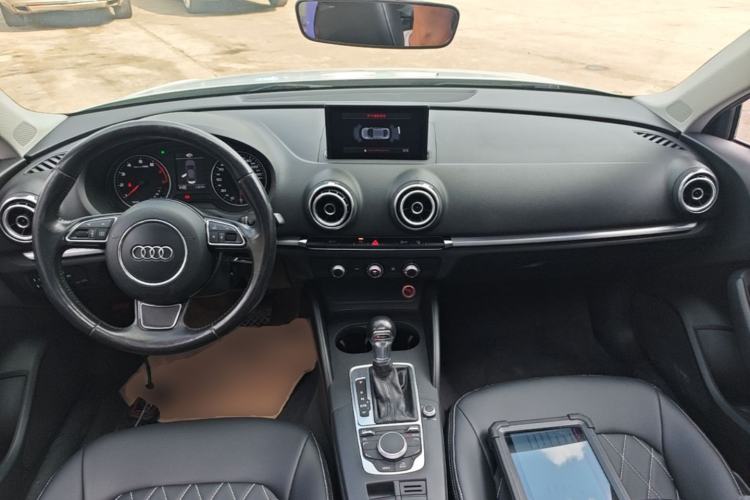 Used Audi A3 2016 Limousine 35 TFSI Prestige Edition Center Console