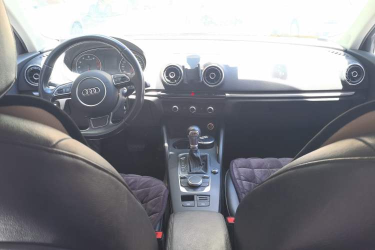 Used Audi A3 2016 Limousine 35 TFSI Ambition Edition Center Console