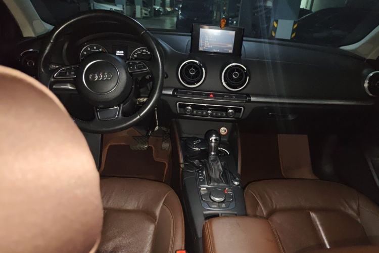 Used Audi A3 2016 Limousine 35 TFSI Style Edition Center Console
