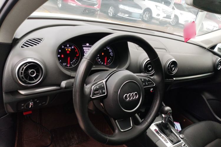 Used Audi A3 2016 Limousine 35 TFSI Prestige Edition Center Console