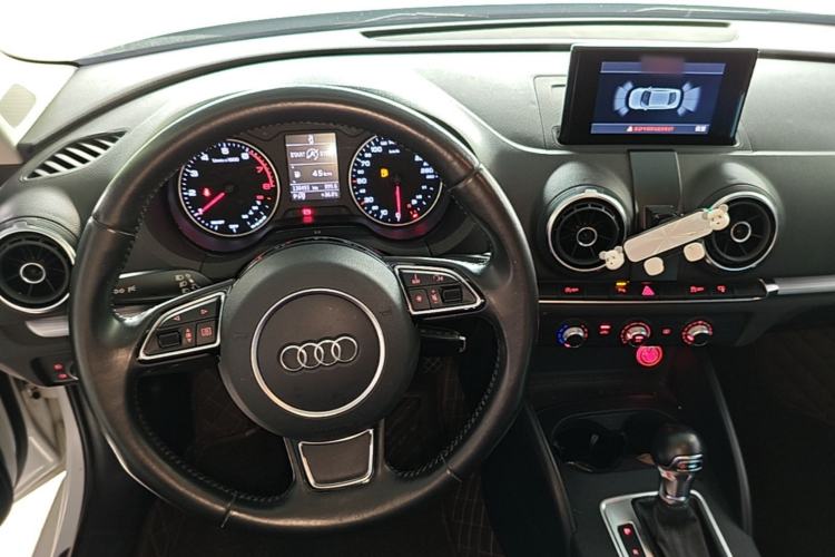 Used Audi A3 2016 Limousine 35 TFSI Prestige Edition Center Console