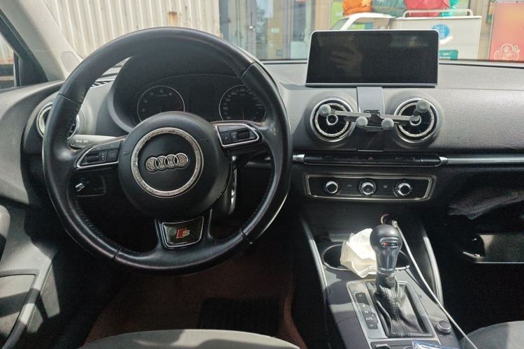 Used Audi A3 2016 Sportback 35 TFSI Ambition Center Console