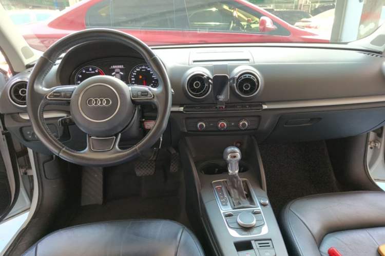 Used Audi A3 2016 Limousine 35 TFSI Prestige Edition Center Console