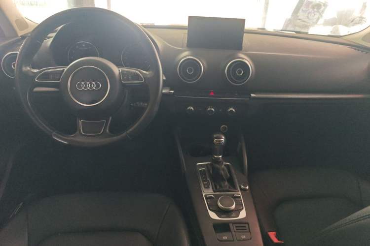 Used Audi A3 2016 Sportback 35 TFSI Ambition Center Console