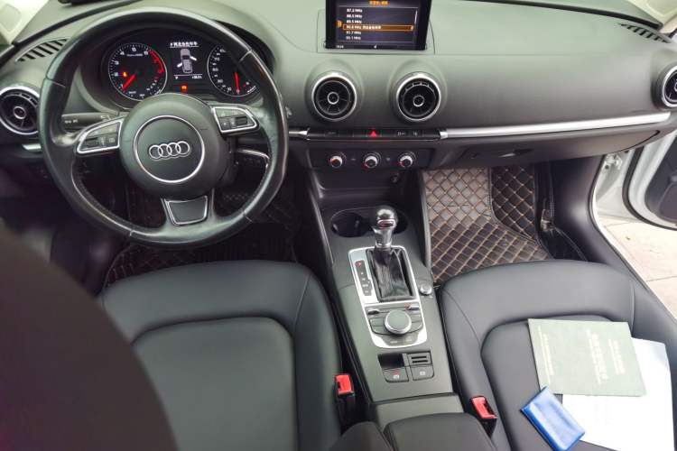 Used Audi A3 2016 Sportback 35 TFSI Ambition Edition Center Console