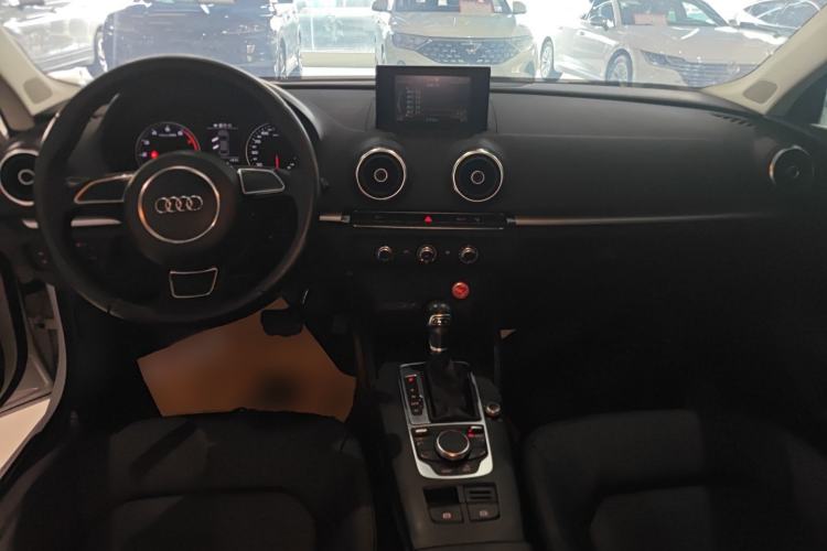 Used Audi A3 2016 Limousine 35 TFSI Ambition Edition Center Console