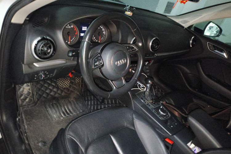 Used Audi A3 2016 Sportback 35 TFSI Style Edition Center Console