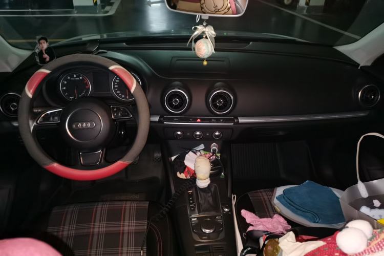 Used Audi A3 2016 Sportback 35 TFSI Ambition Center Console