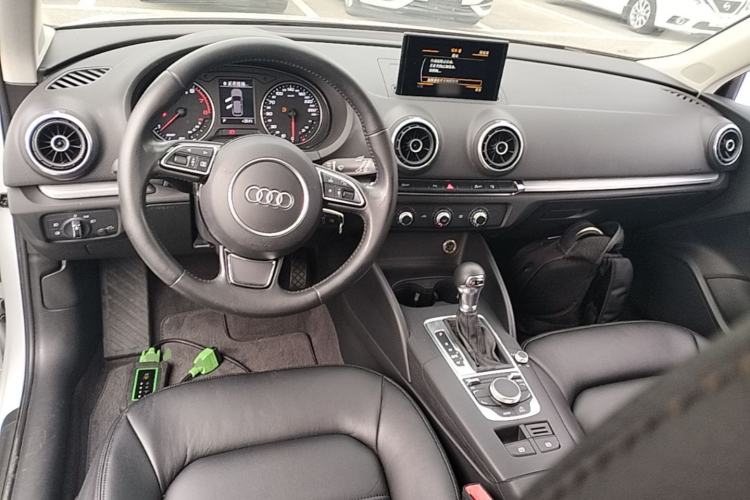Used Audi A3 2016 Sportback 35 TFSI Ambition Center Console