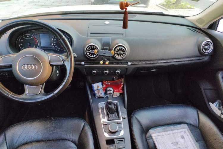 Used Audi A3 2016 Sportback 35 TFSI Ambition Edition Center Console