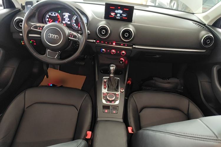 Used Audi A3 2016 Limousine 35 TFSI Ambition Edition Center Console