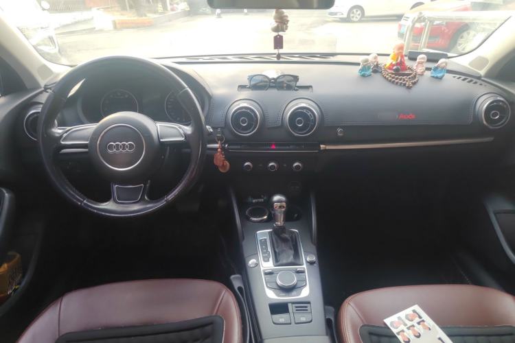 Used Audi A3 2016 Limousine 35 TFSI Ambition Edition Center Console
