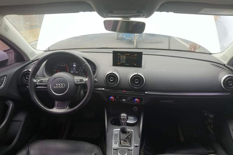 Used Audi A3 2016 Limousine 35 TFSI Style Edition Center Console