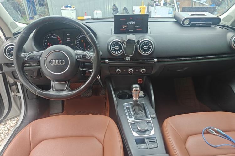 Used Audi A3 2016 Limousine 35 TFSI Prestige Edition Center Console
