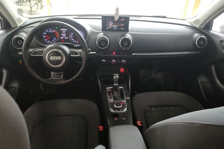 Used Audi A3 2016 Sportback 35 TFSI Ambition Center Console