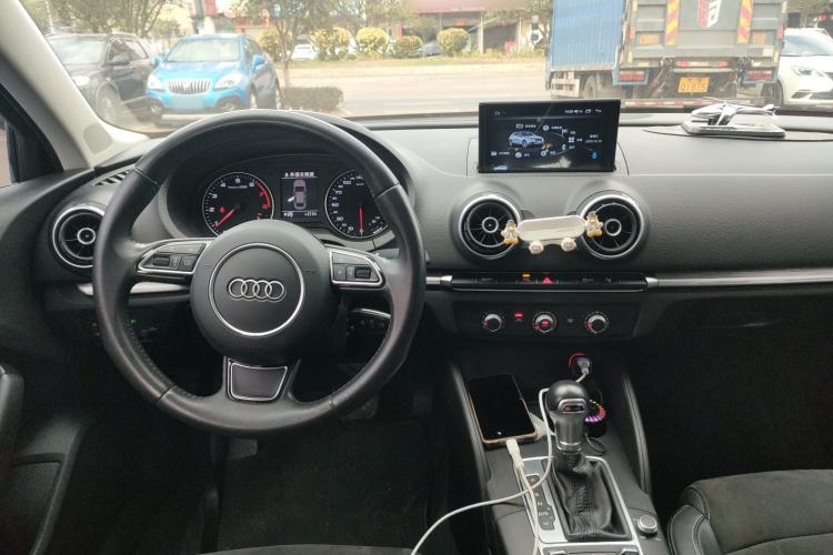 Used Audi A3 2016 Limousine 35 TFSI Prestige Edition Center Console