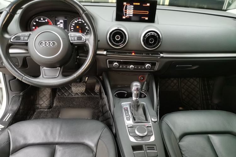 Used Audi A3 2016 Limousine 35 TFSI Style Edition Center Console
