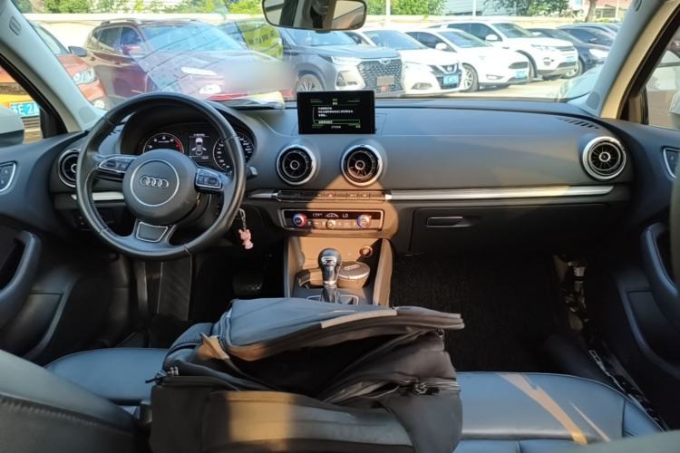 Used Audi A3 2016 Limousine 35 TFSI Style Edition Center Console
