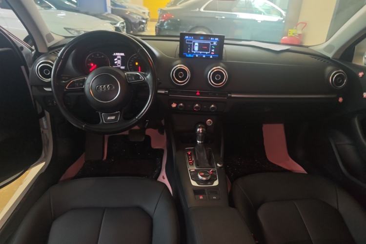 Used Audi A3 2016 Limousine 35 TFSI Ambition Edition Center Console