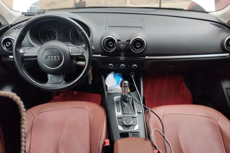 Used Audi A3 2016 Limousine 35 TFSI Ambition Edition Center Console