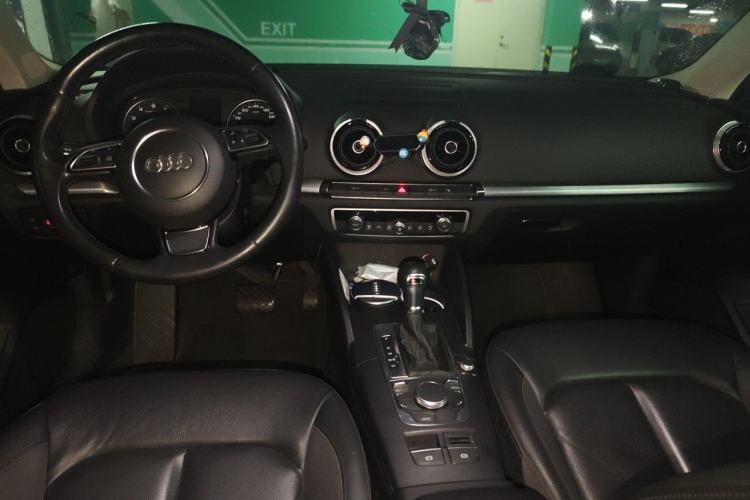 Used Audi A3 2016 Limousine 35 TFSI Style Edition Center Console