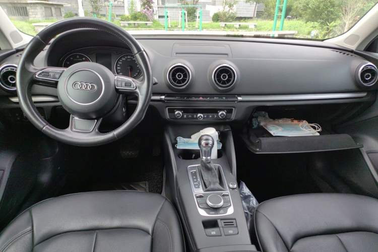 Used Audi A3 2016 Sportback 35 TFSI Ambition Center Console