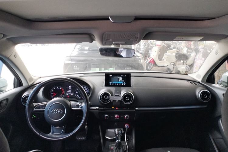 Used Audi A3 2016 Limousine 35 TFSI Prestige Edition Center Console