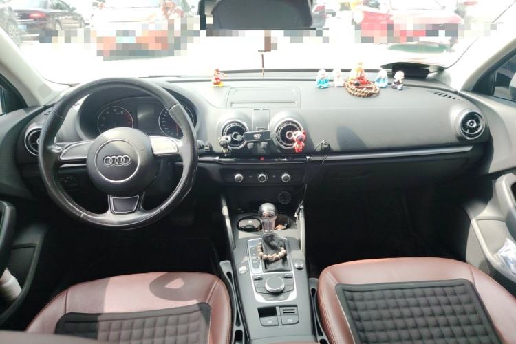 Used Audi A3 2016 Limousine 35 TFSI Ambition Edition Center Console