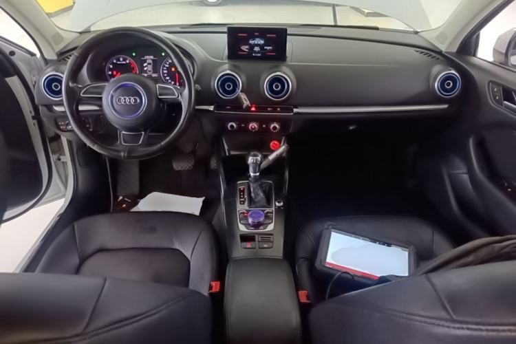 Used Audi A3 2016 Limousine 35 TFSI Ambition Edition Center Console