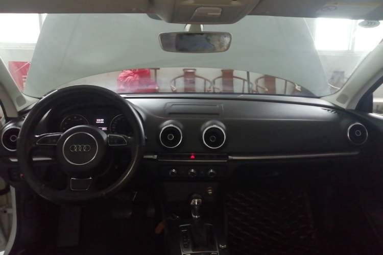 Used Audi A3 2016 Limousine 35 TFSI Ambition Edition Center Console