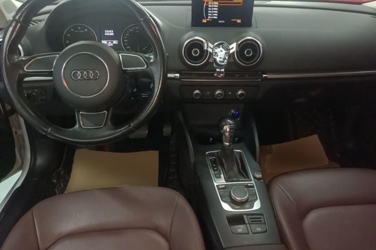 Used Audi A3 2016 Limousine 35 TFSI Ambition Edition Center Console