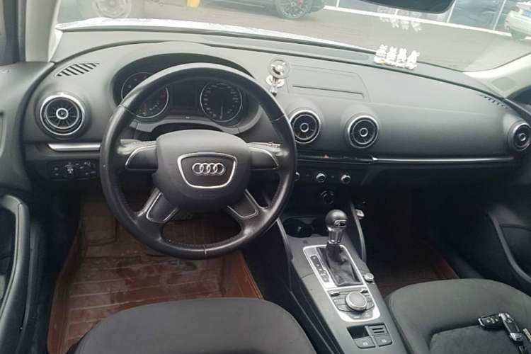 Used Audi A3 2016 Sportback 35 TFSI Ambition Edition Center Console